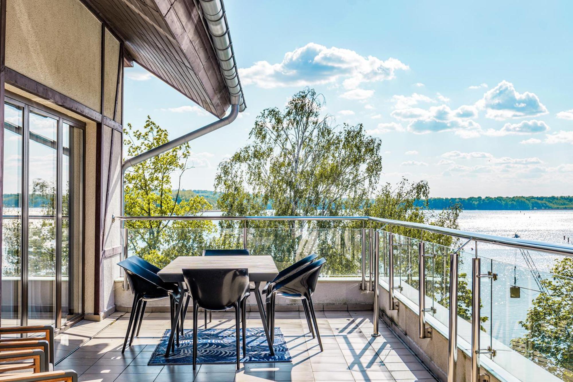 Willa Port Ostróda Kültér fotó A balcony