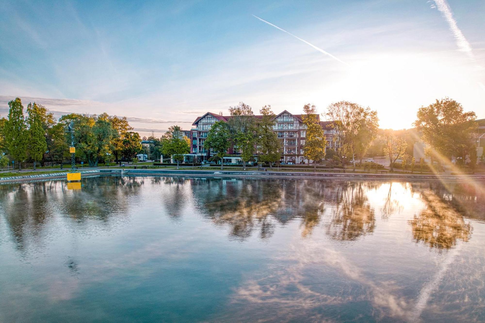 Willa Port Ostróda Kültér fotó The lake at the campus of the University of Applied Sciences and Medical University of Southern Tyrol