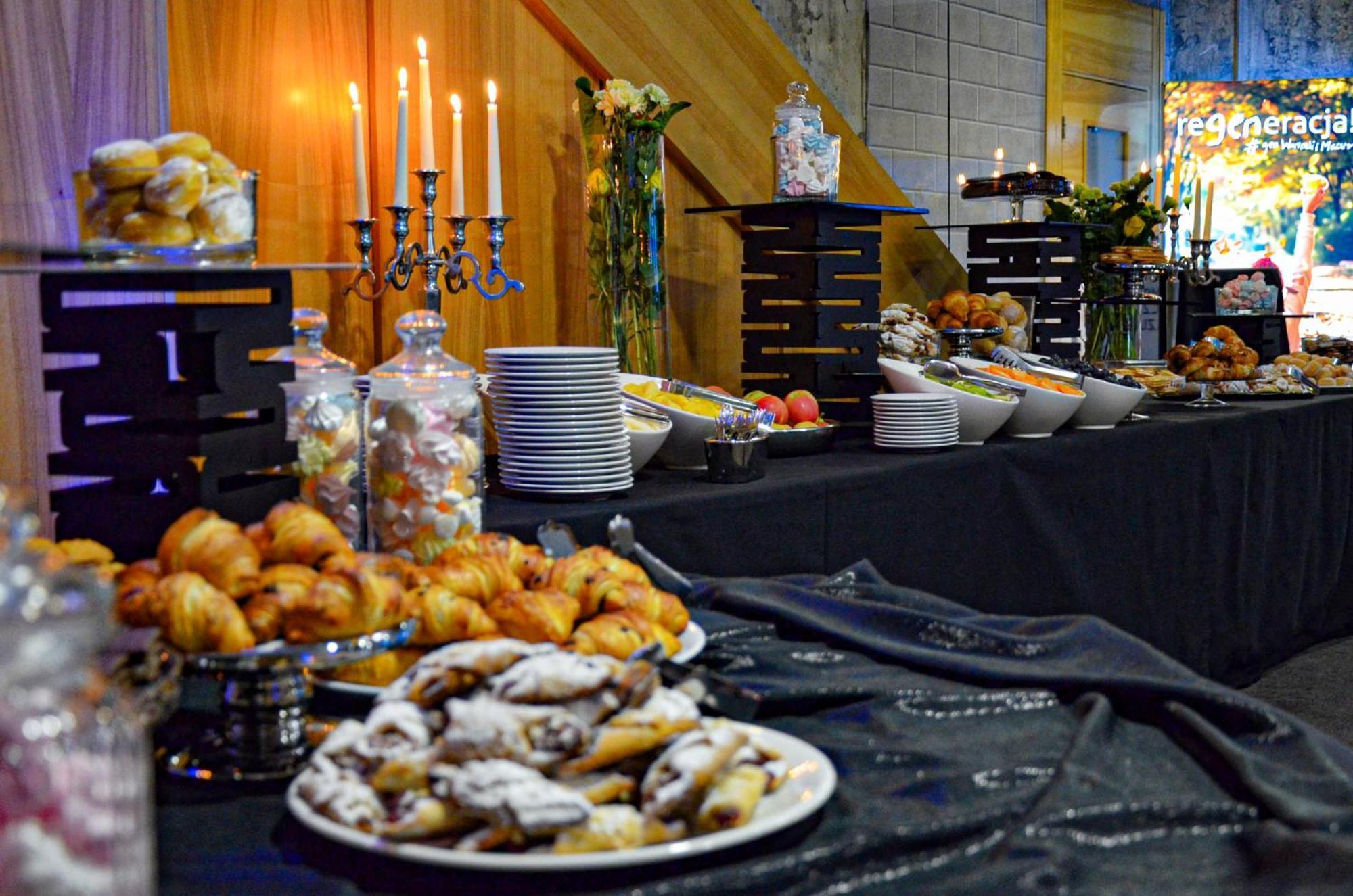 Willa Port Ostróda Kültér fotó A buffet at a wedding reception