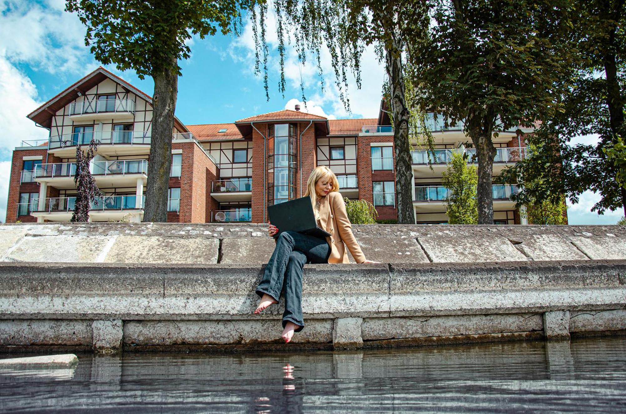 Willa Port Ostróda Kültér fotó A student studying at the University of Kent