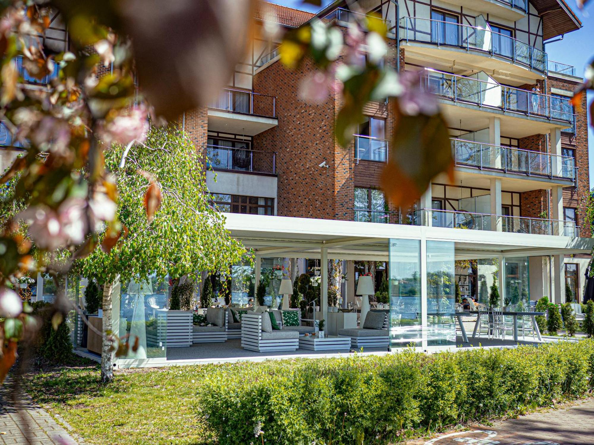 Willa Port Ostróda Kültér fotó The hotel's main entrance